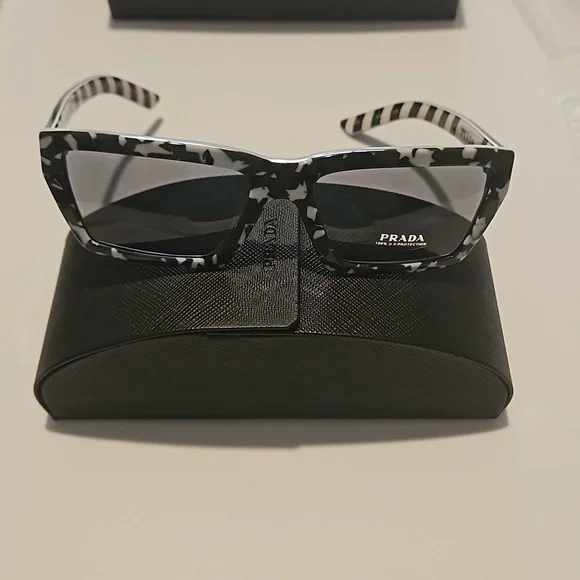 Stunning Prada Sunglasses comes with case and cleaning cloth s-l400.jpg main image 2